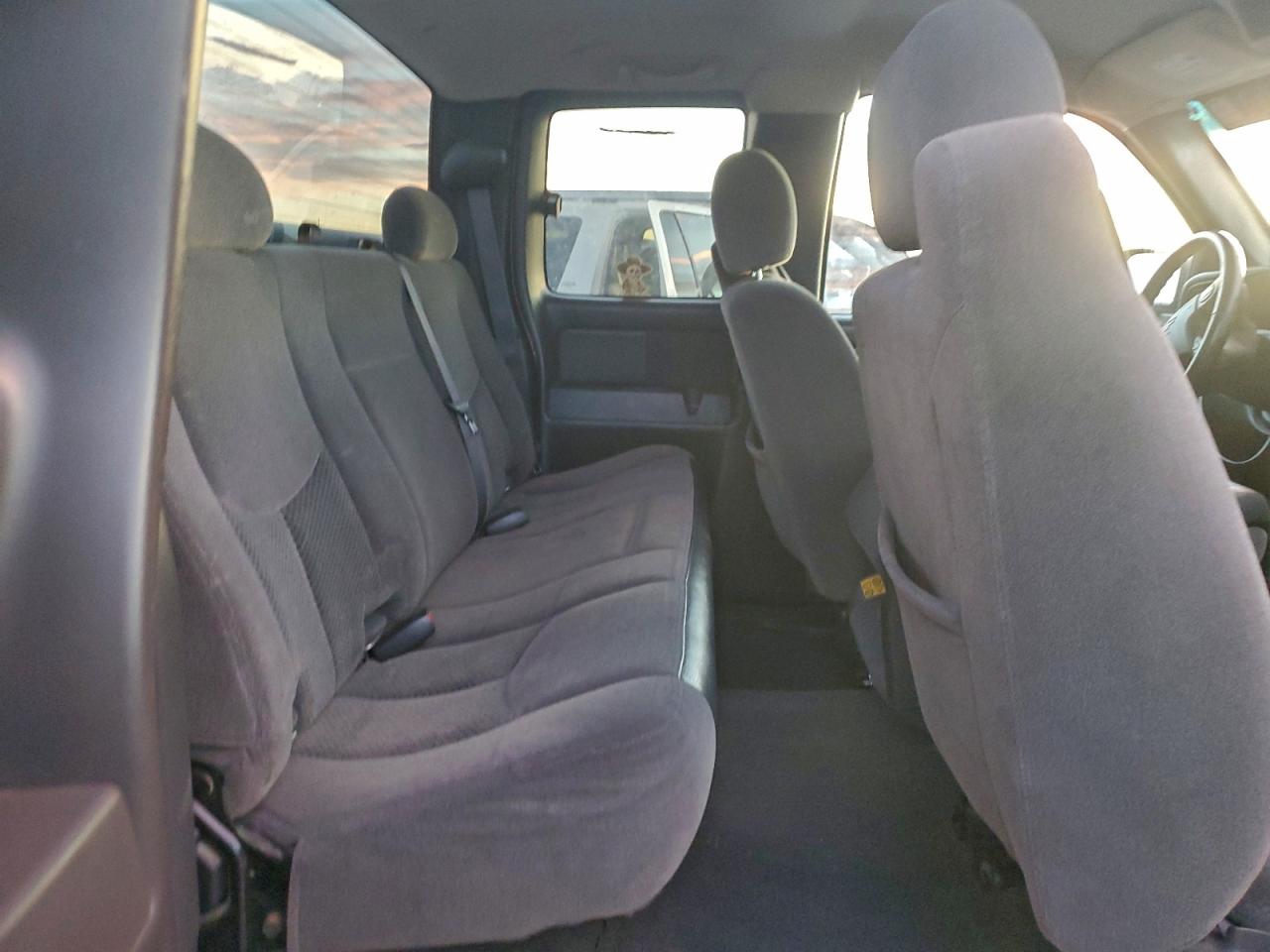 Chevrolet Silverado K1500 Image 9