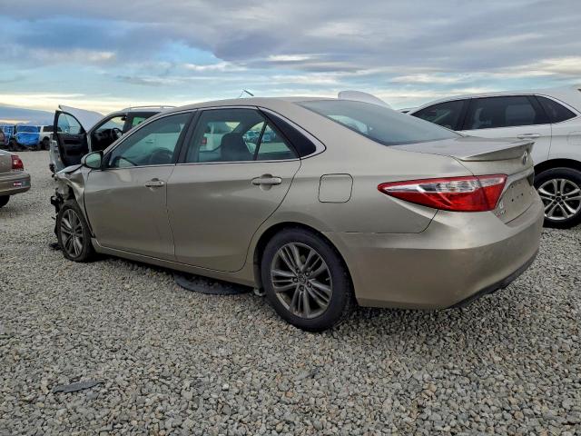 Toyota Camry Le Image 6