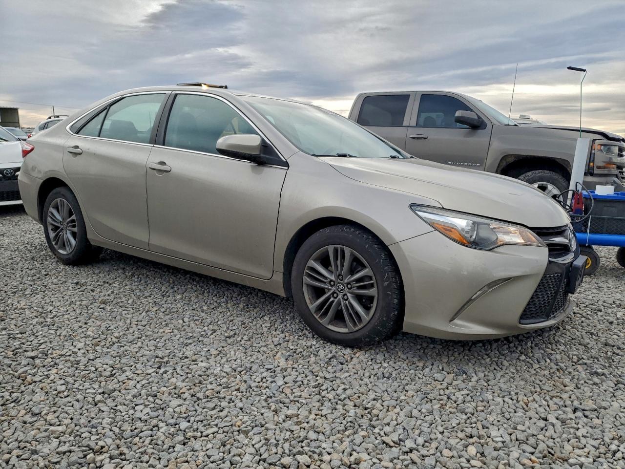 Toyota Camry Le Image 11