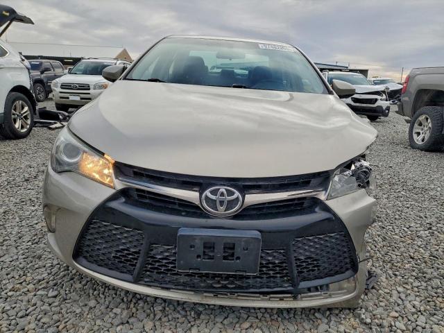 Toyota Camry Le Image 12
