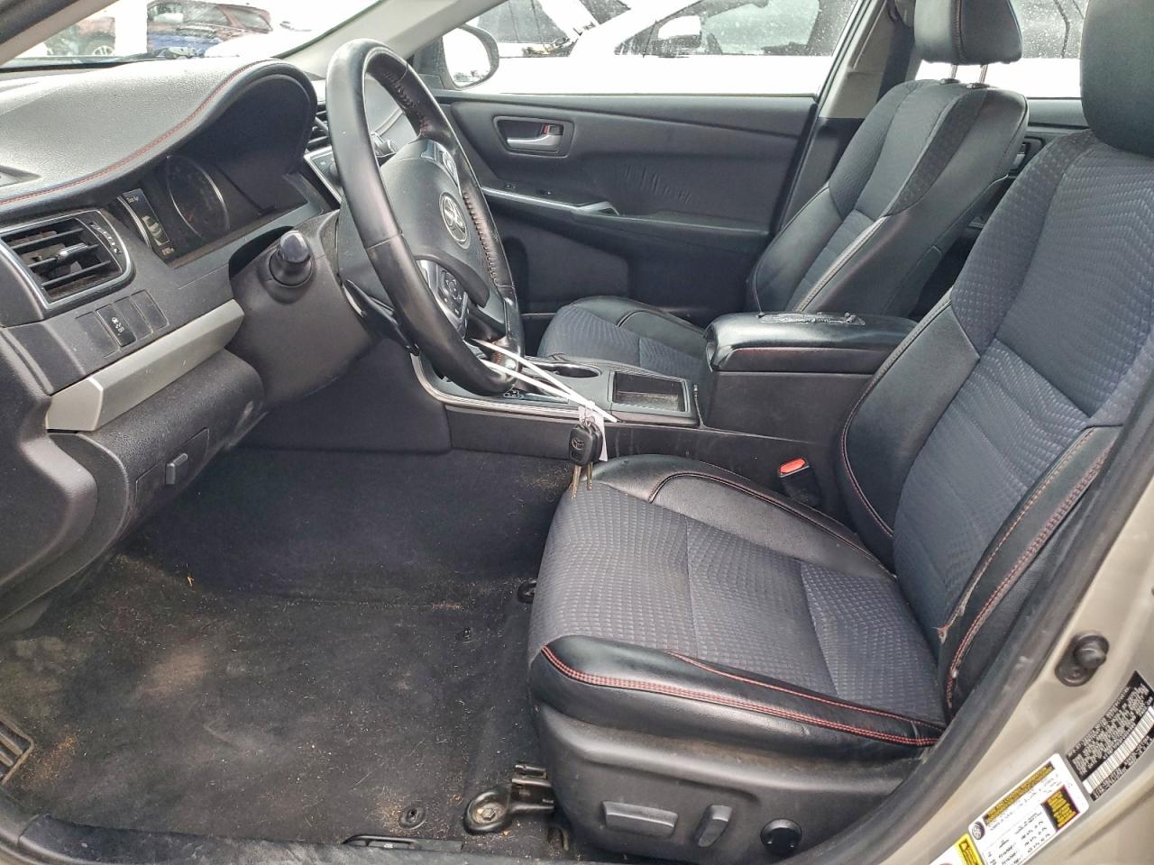 Toyota Camry Le Image 7