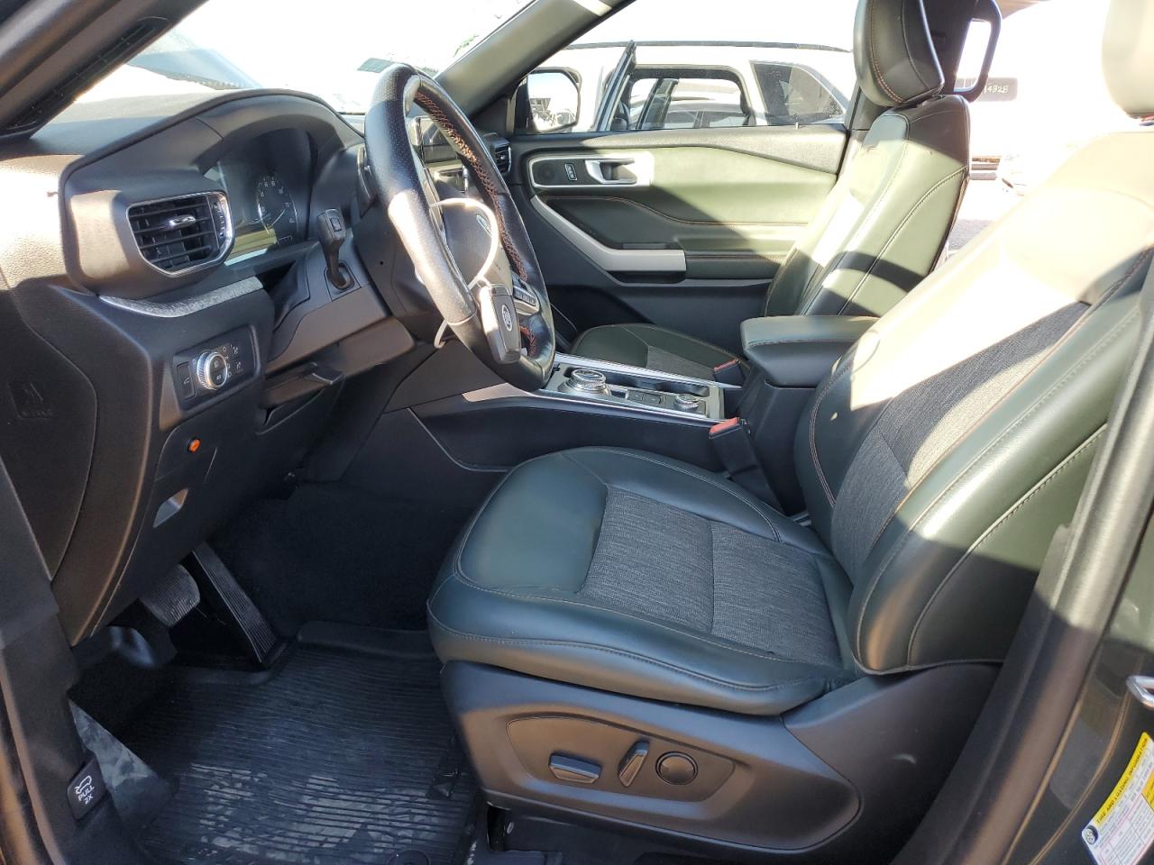 Ford Explorer Timberline Image 9