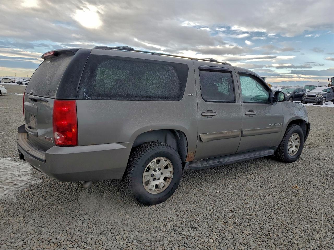 GMC Yukon K1500 Image 3
