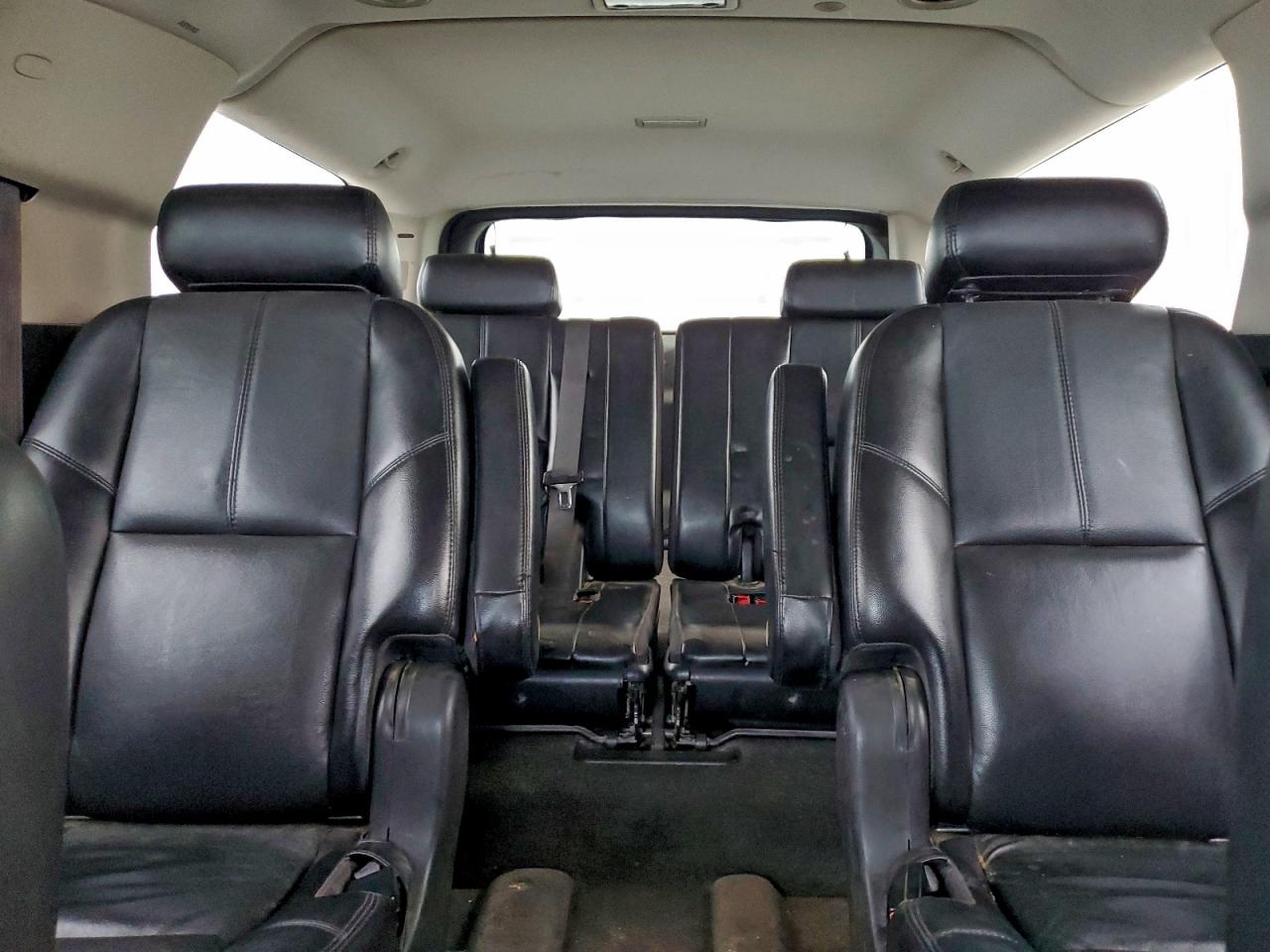 GMC Yukon K1500 Image 10