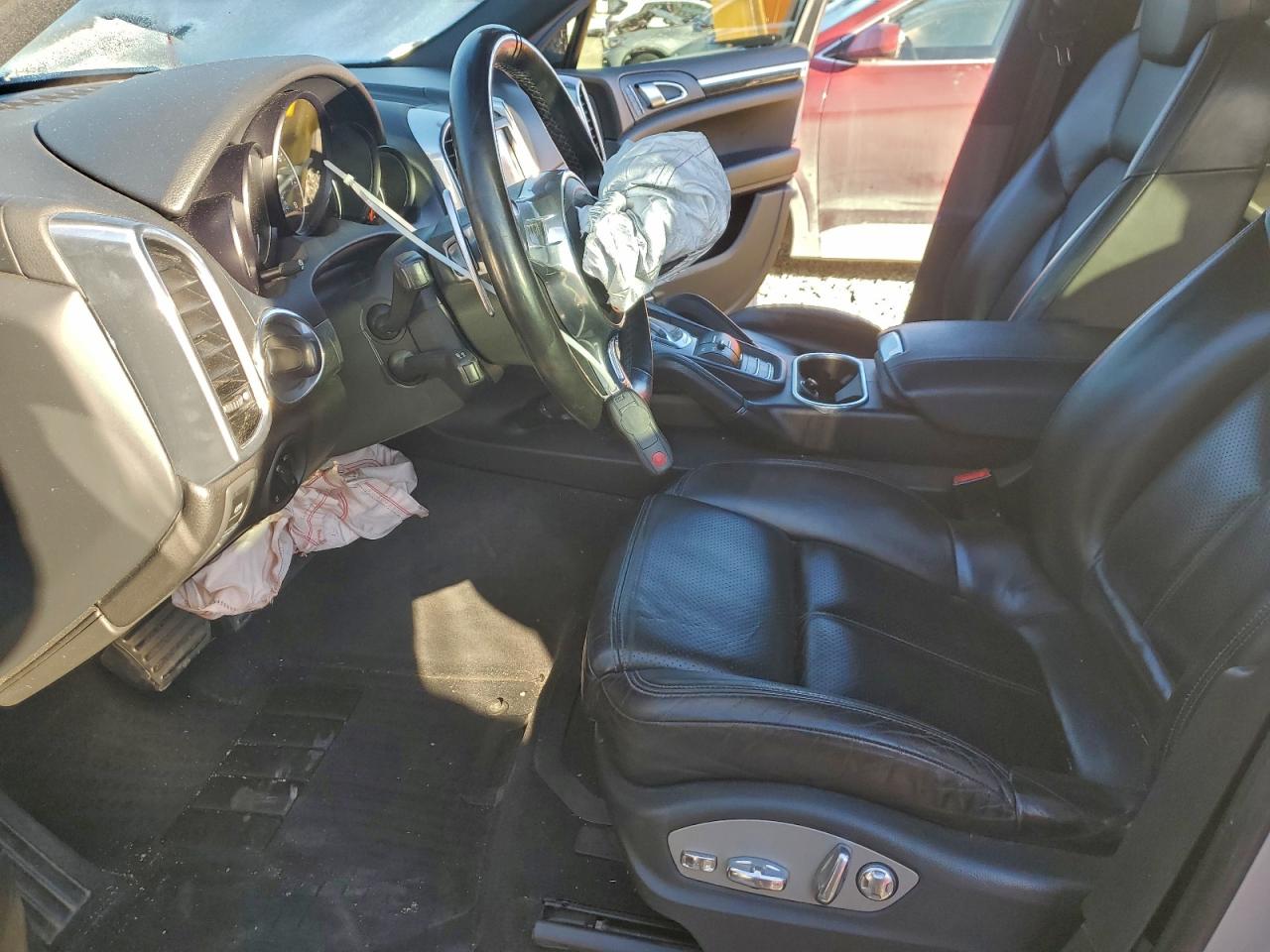 Porsche Cayenne S Image 2