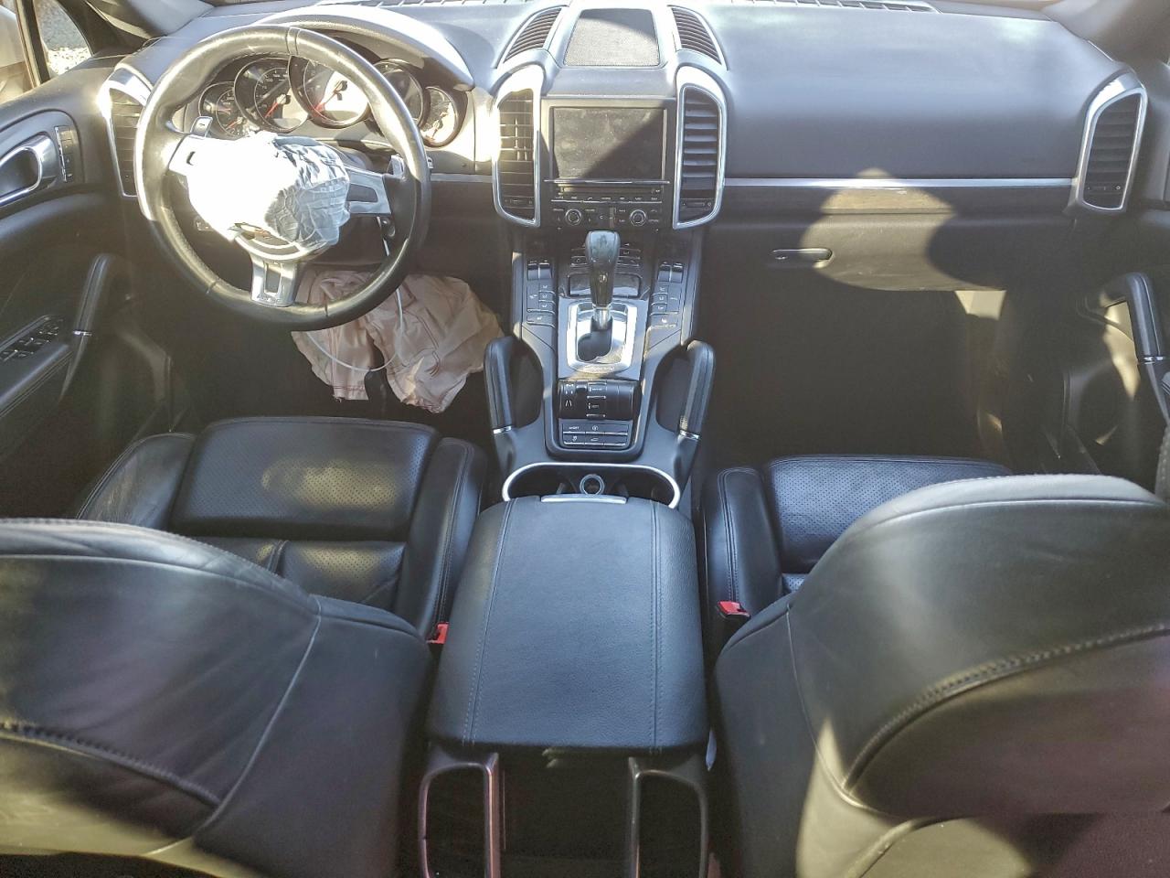 Porsche Cayenne S Image 8