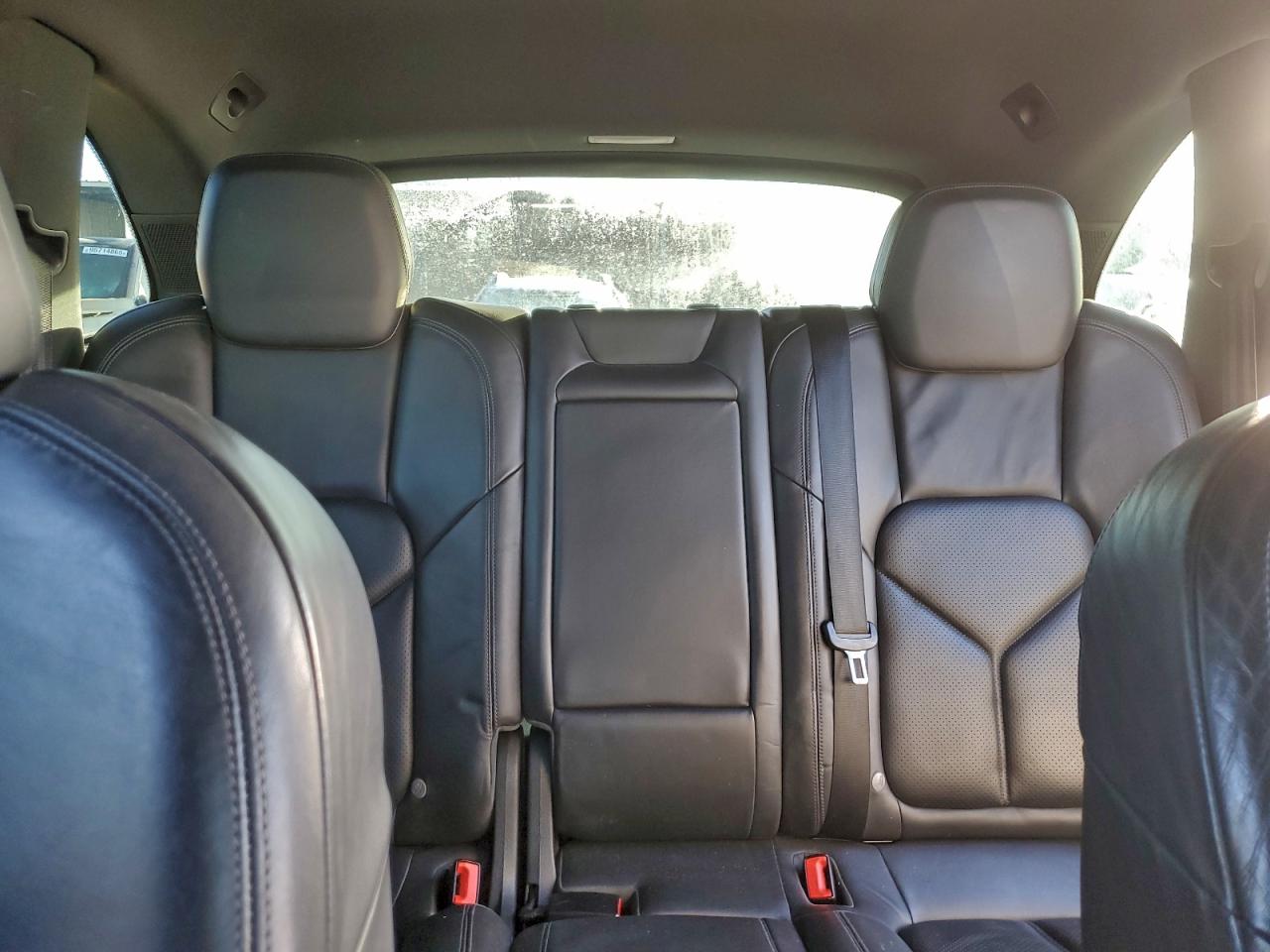 Porsche Cayenne S Image 11