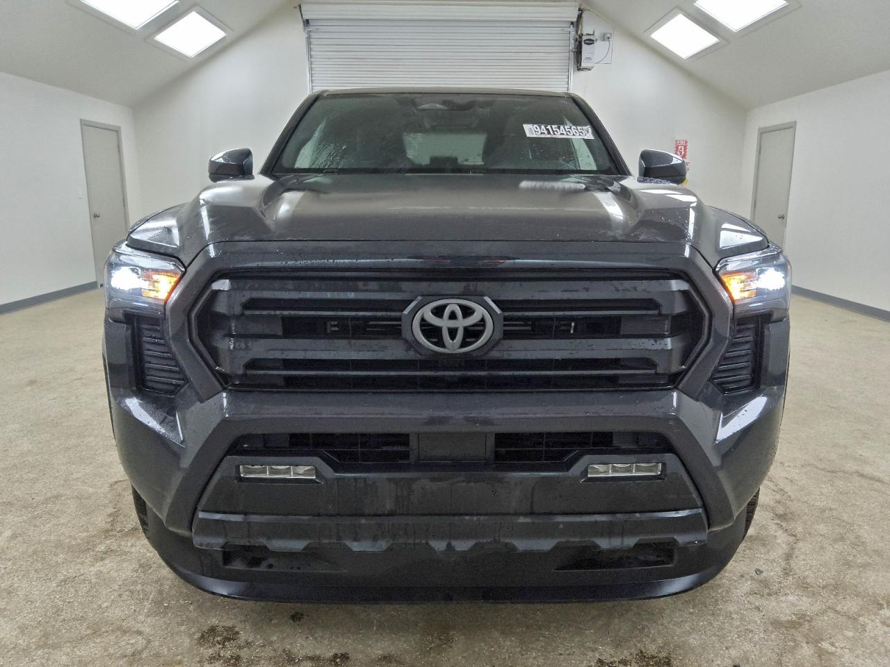 Toyota Tacoma Double Cab Image 8