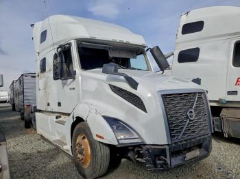  Salvage Volvo Vn