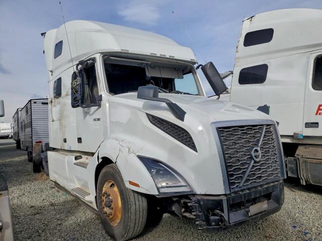  Salvage Volvo Vn