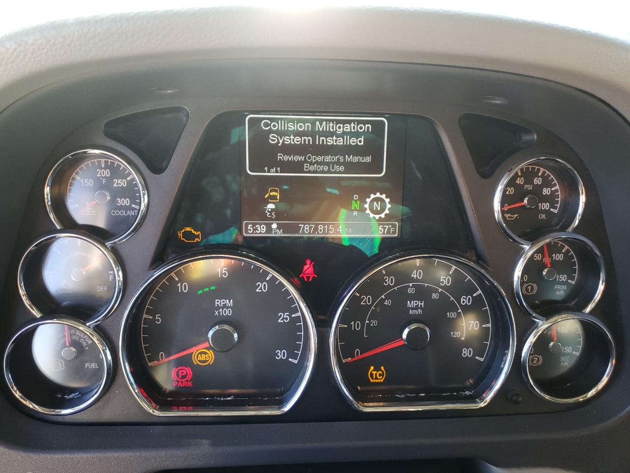 Peterbilt 579 Image 10