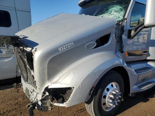 Peterbilt 579 Image 5