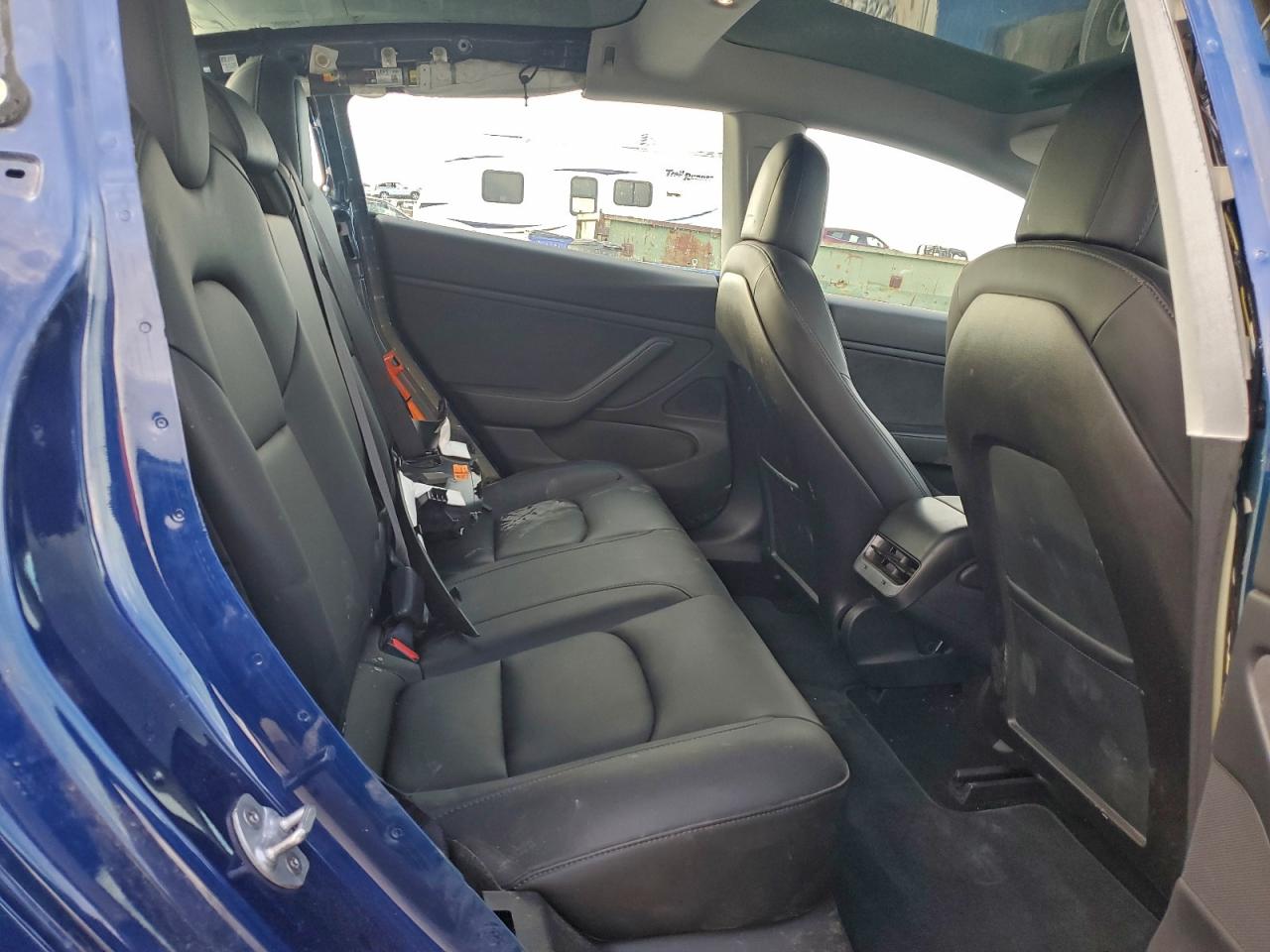 Tesla Model 3 Image 10