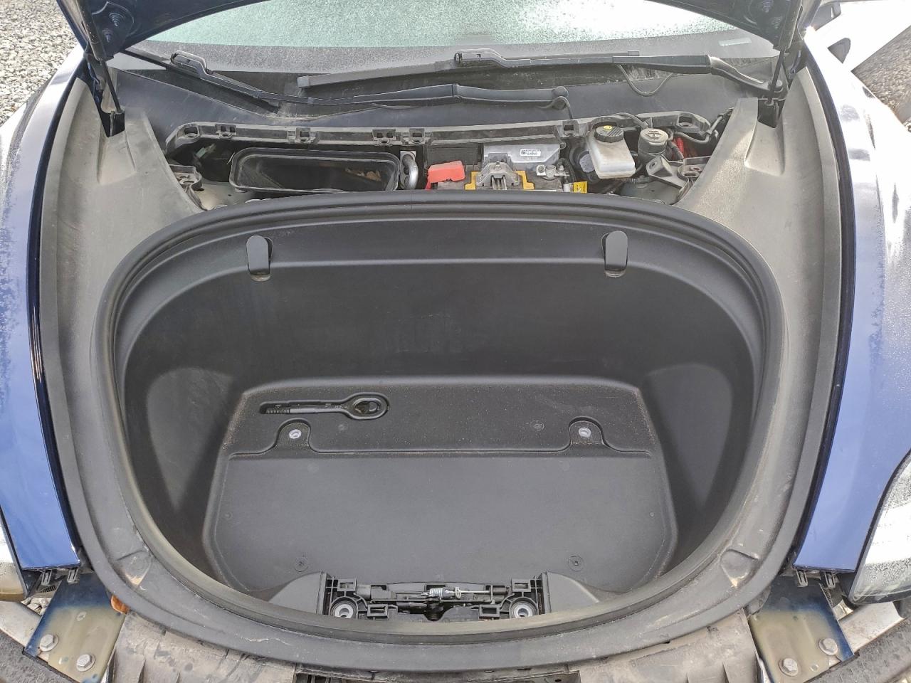 Tesla Model 3 Image 8