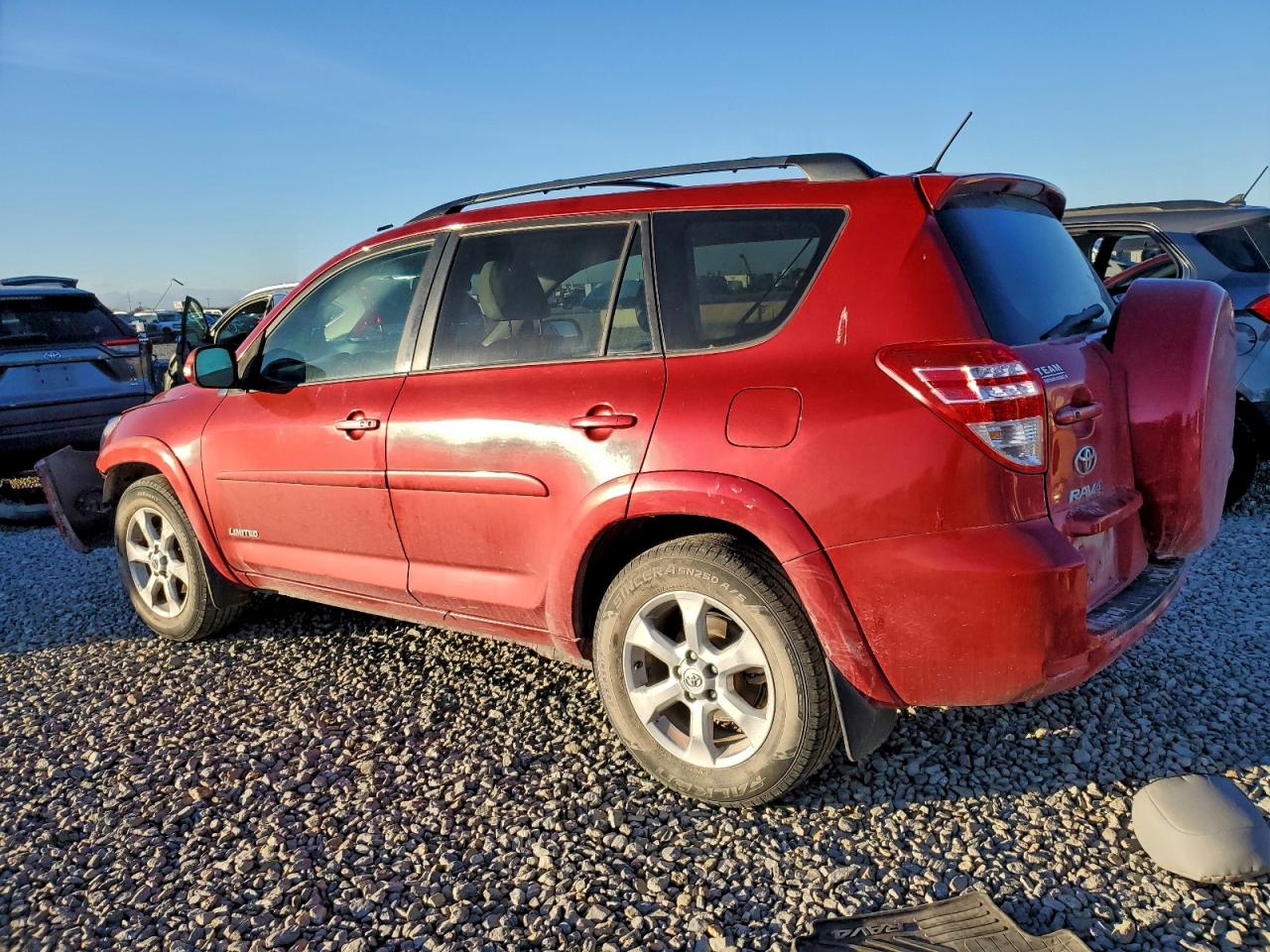 Toyota RAV4 Limited Image 3