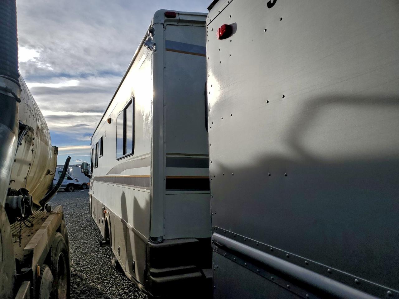 Chevrolet P30 Image 3