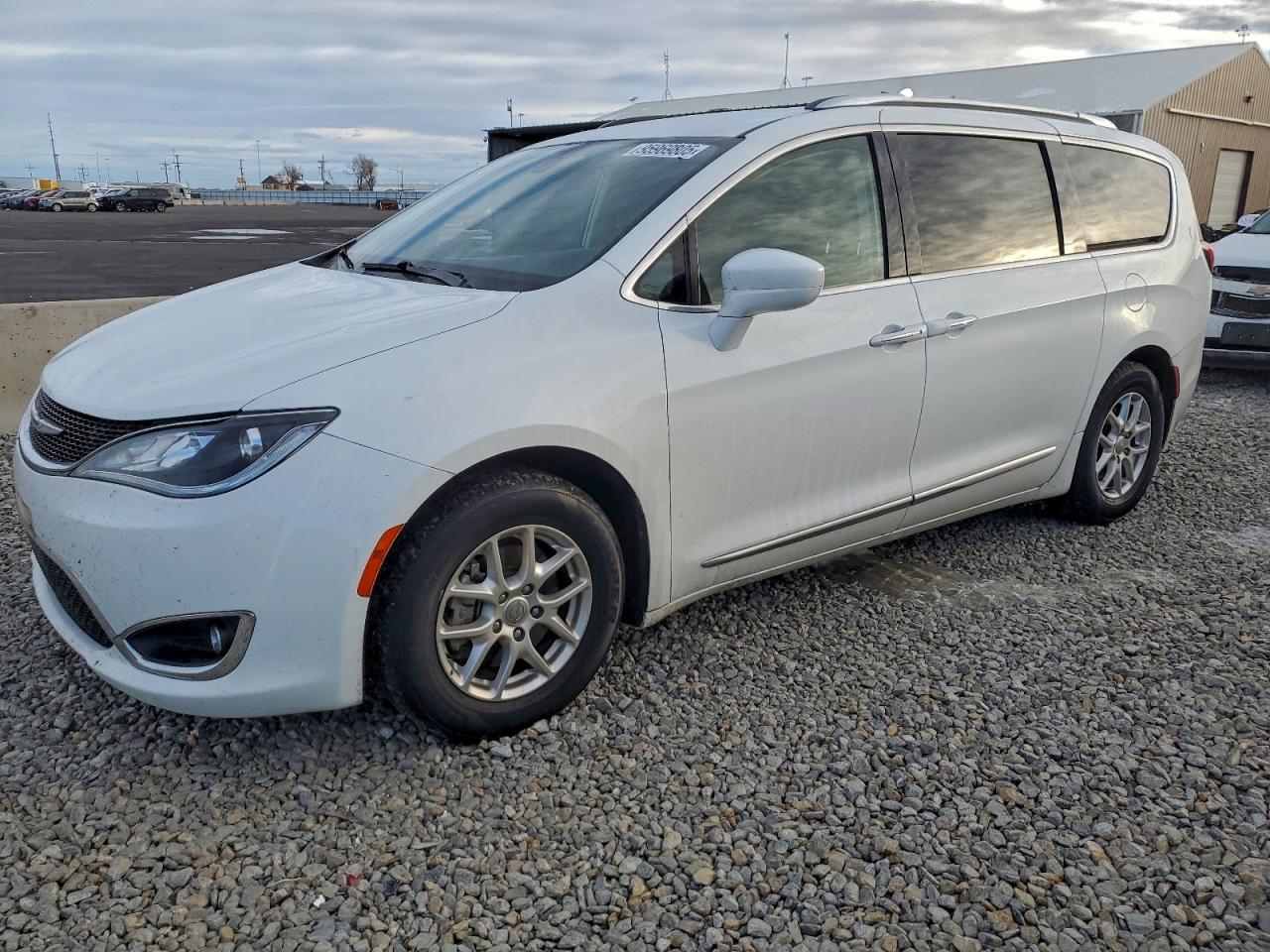 Chrysler Pacifica Touring L Image 1