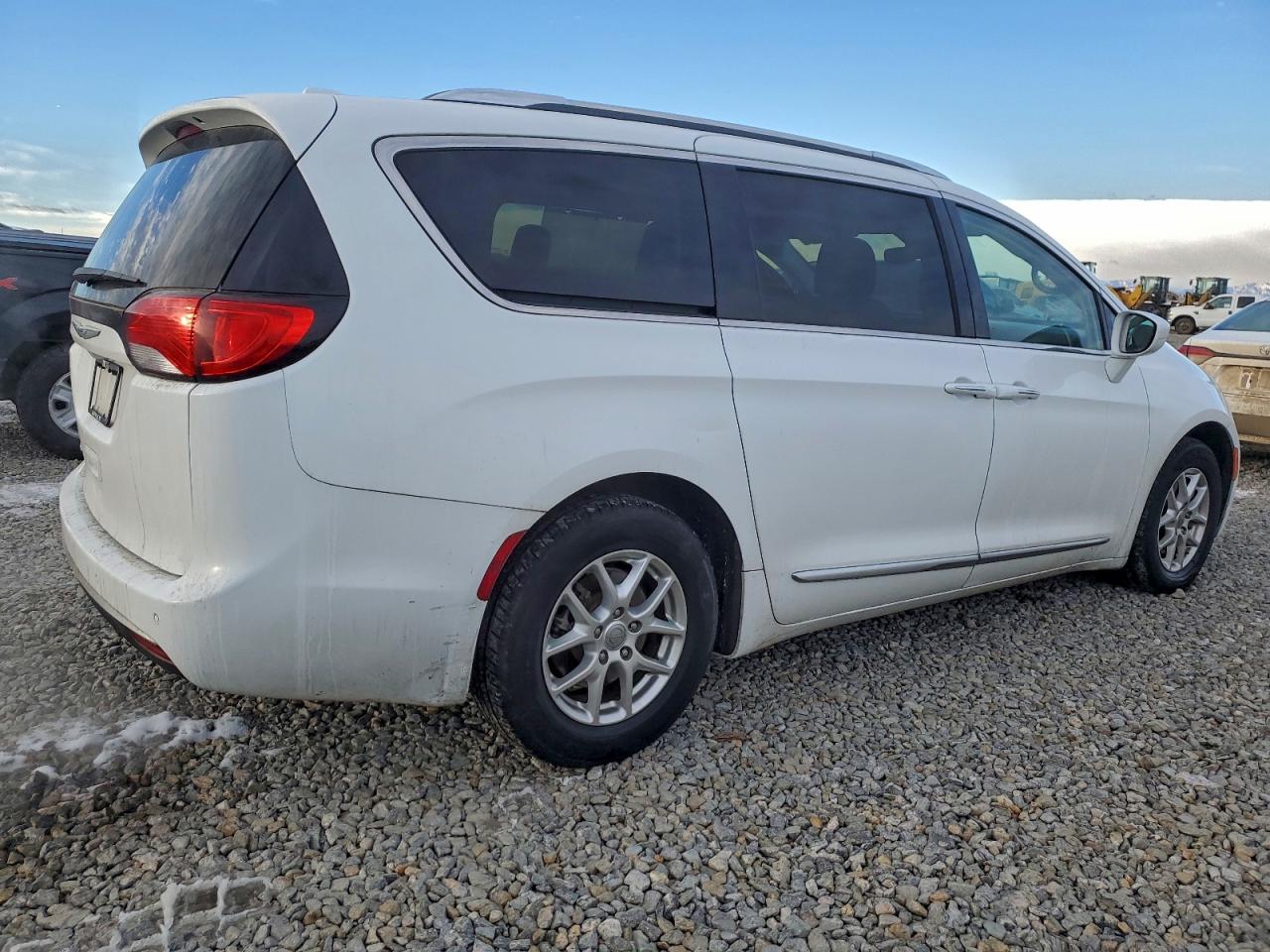 Chrysler Pacifica Touring L Image 11