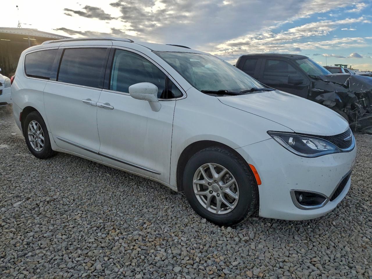 Chrysler Pacifica Touring L Image 9