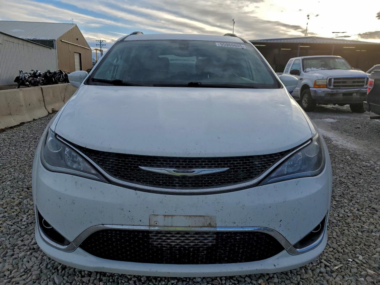 Chrysler Pacifica Touring L Image 10