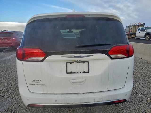 Chrysler Pacifica Touring L Image 8