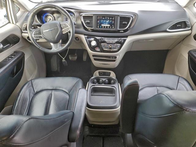 Chrysler Pacifica Touring L Image 3