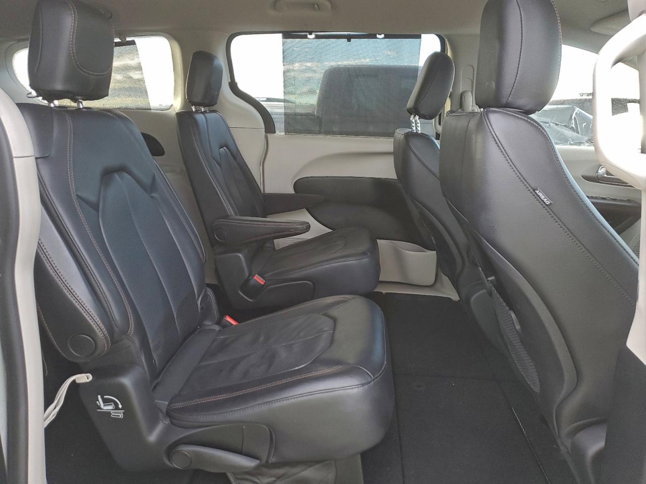 Chrysler Pacifica Touring L Image 6