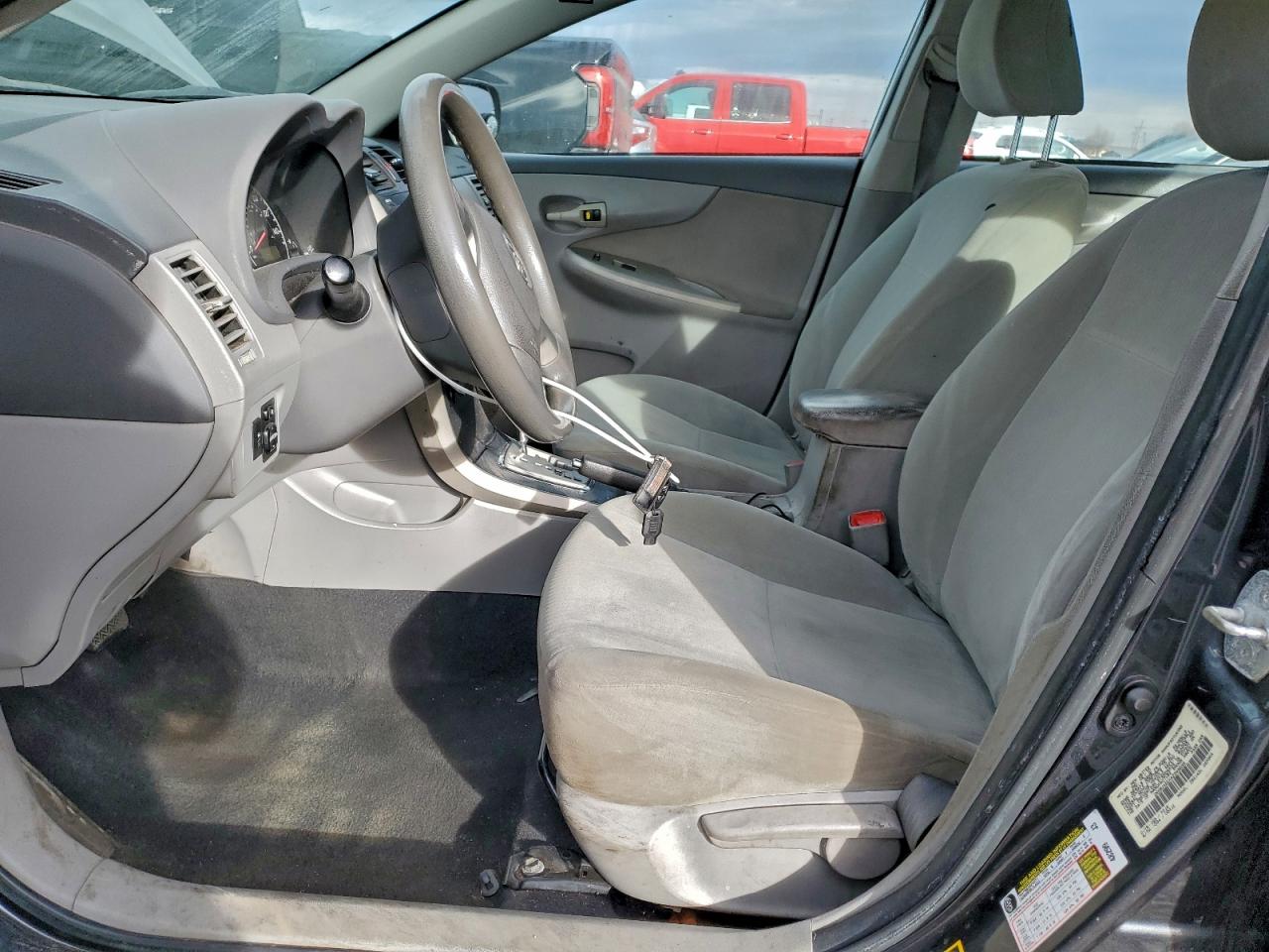 Toyota Corolla Base Image 5