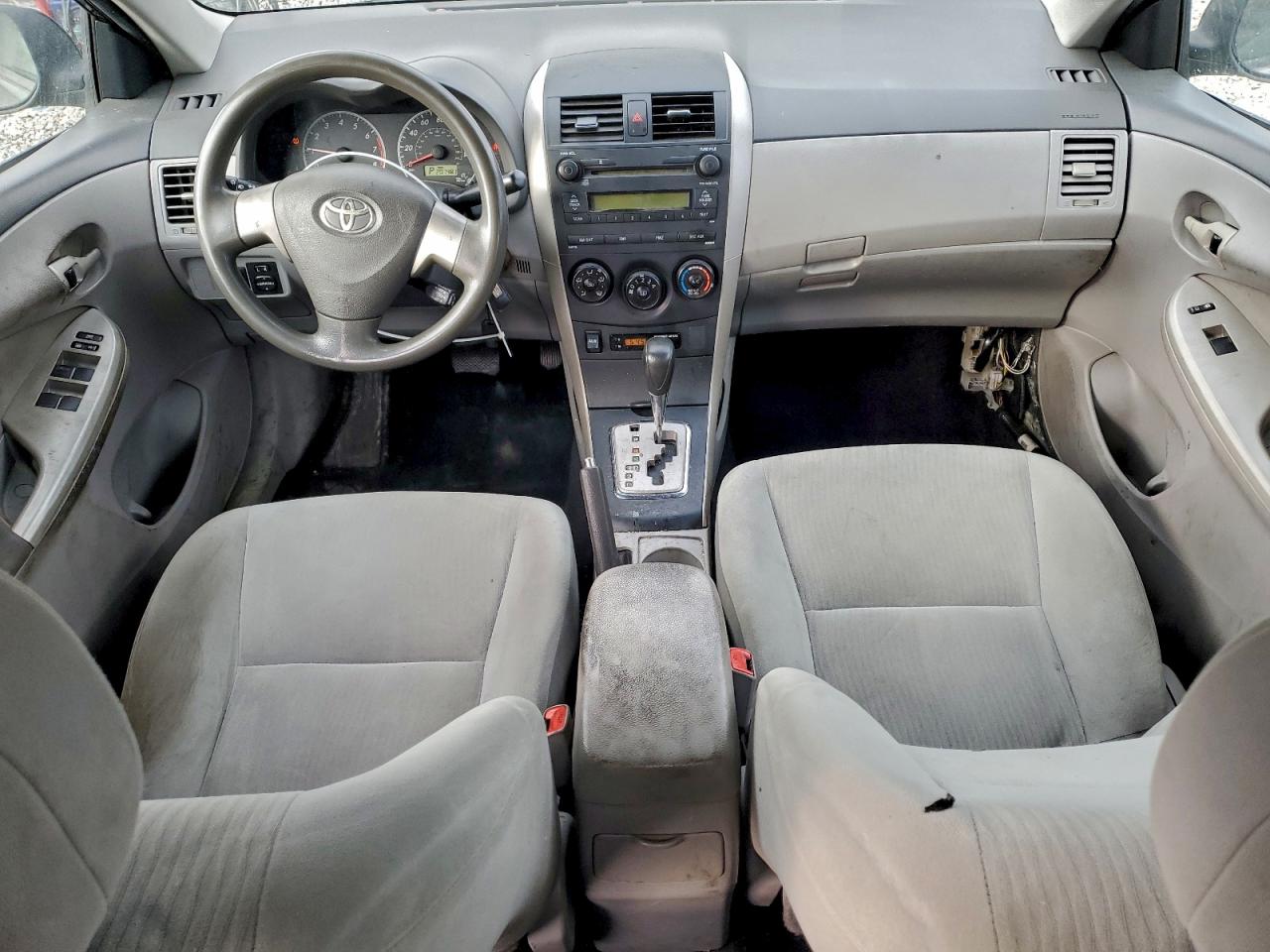 Toyota Corolla Base Image 12