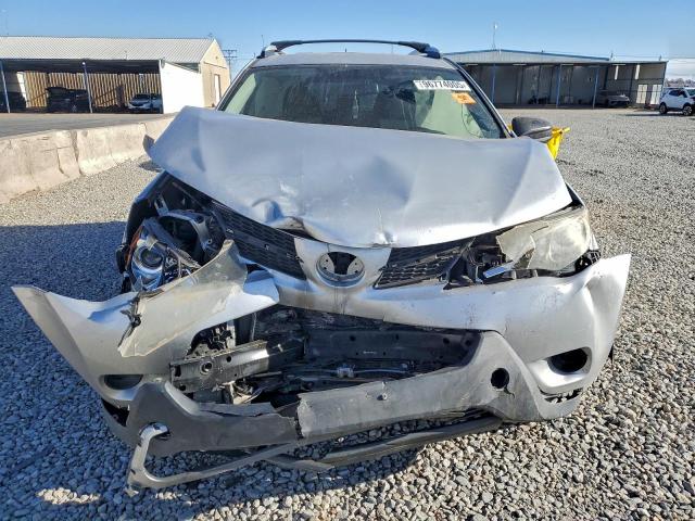 Toyota RAV4 Le Image 11