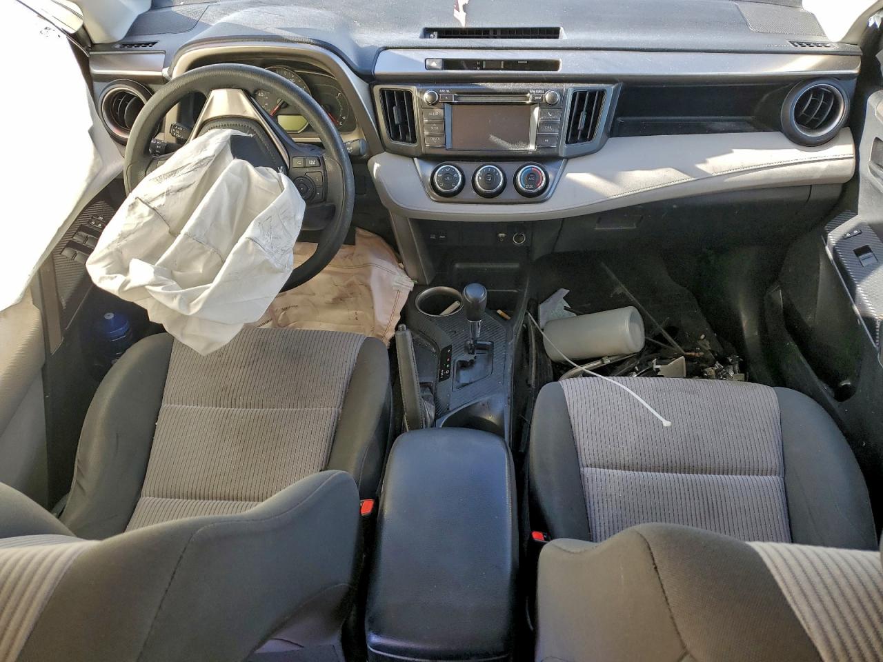 Toyota RAV4 Le Image 12