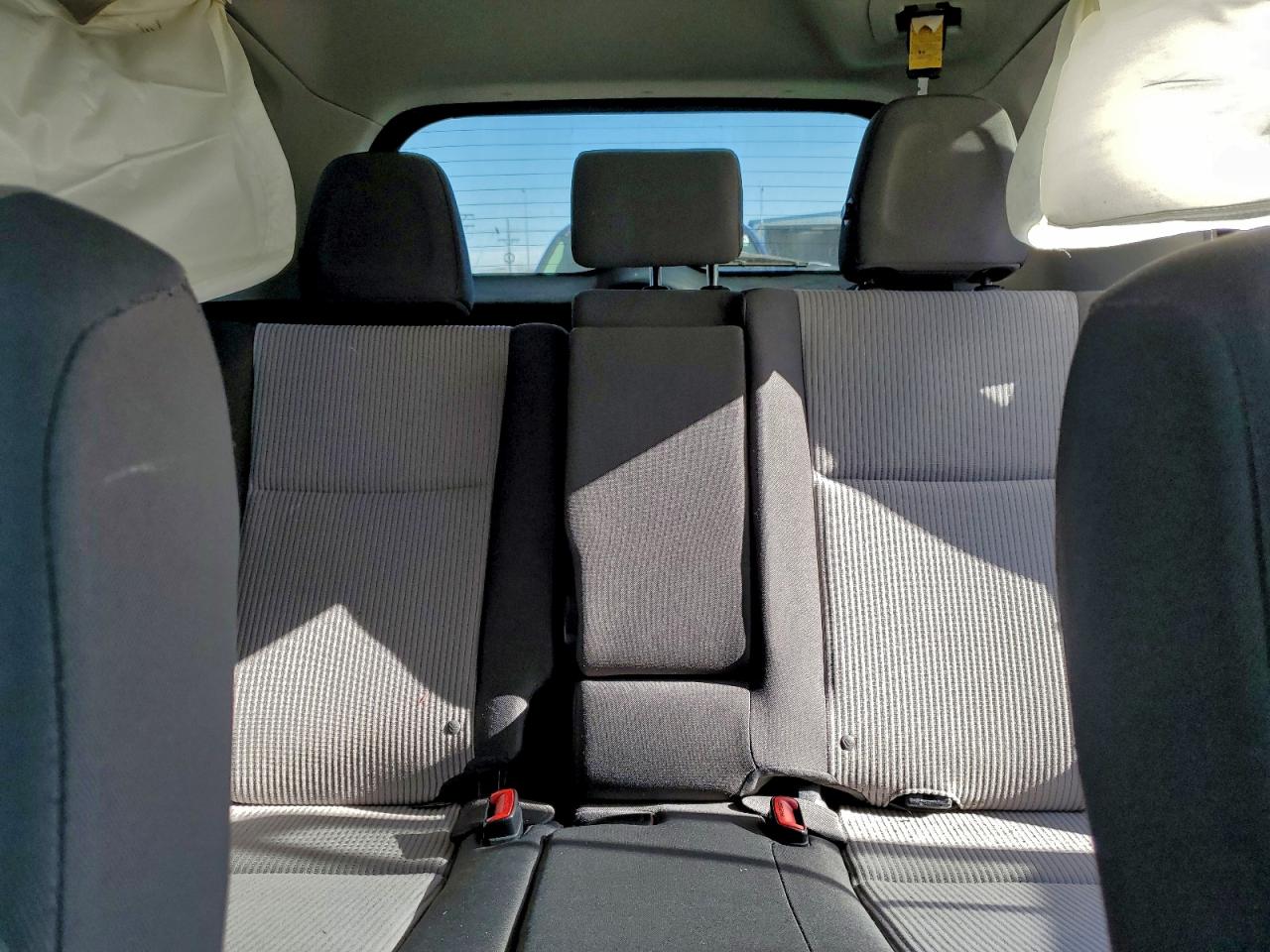 Toyota RAV4 Le Image 8