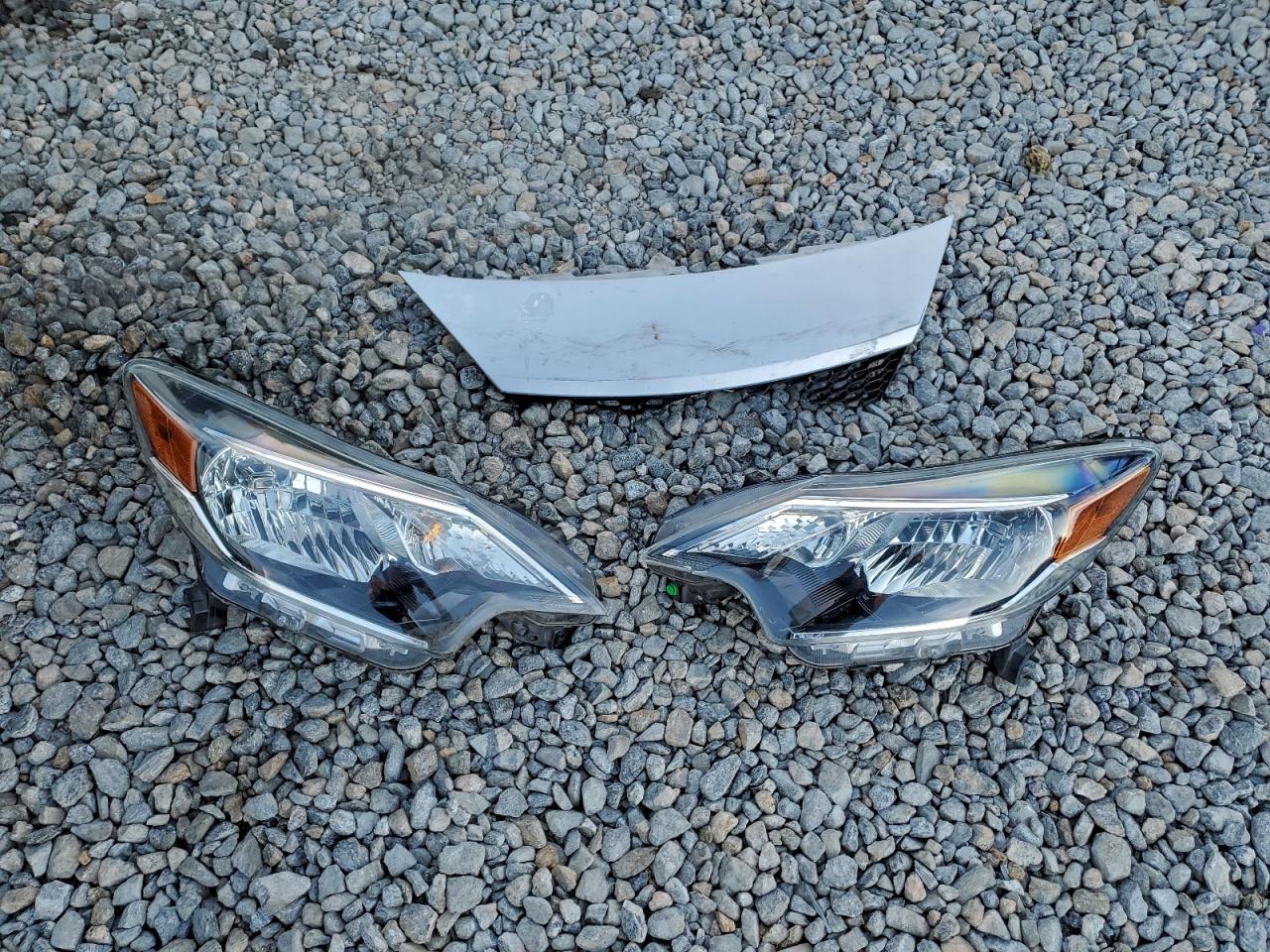 Nissan Versa S Image 11