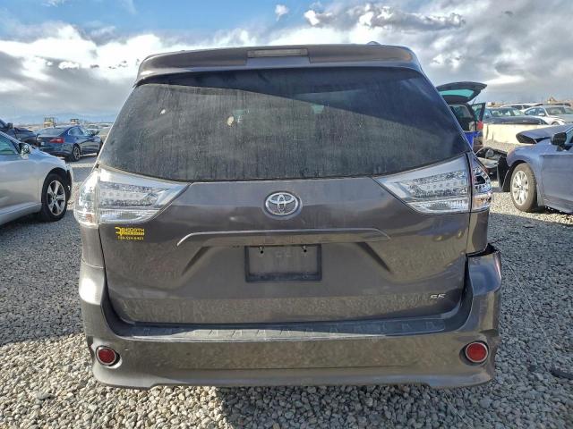 Toyota Sienna Sport Image 4