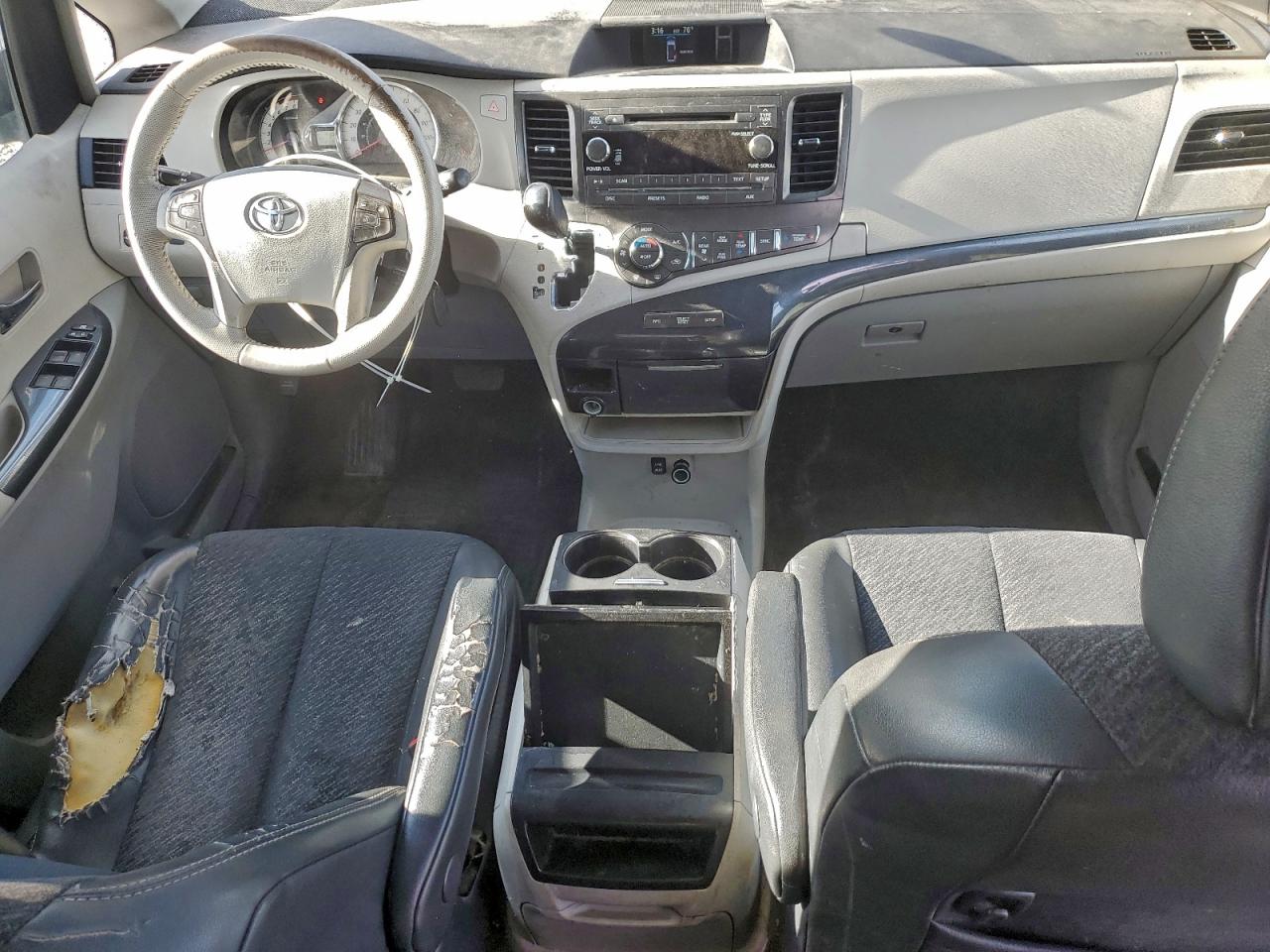 Toyota Sienna Sport Image 10