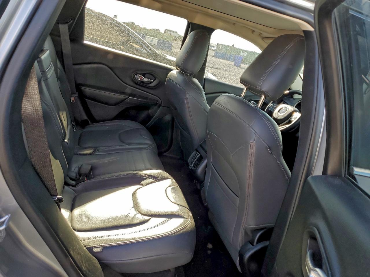 Jeep Grand Cherokee Latitude Image 7