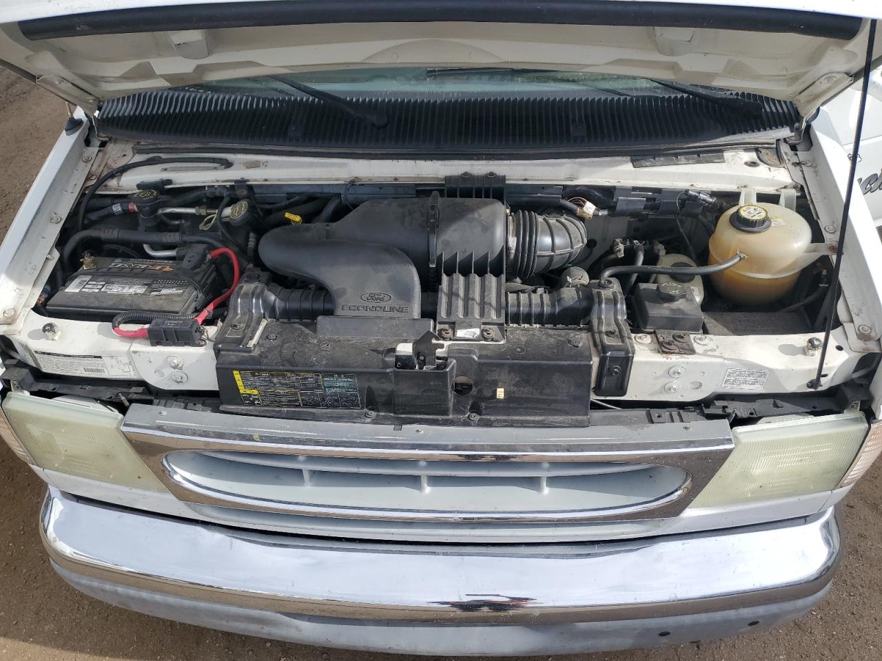 Ford Econoline E450 Super Duty Cutaway Van Image 7