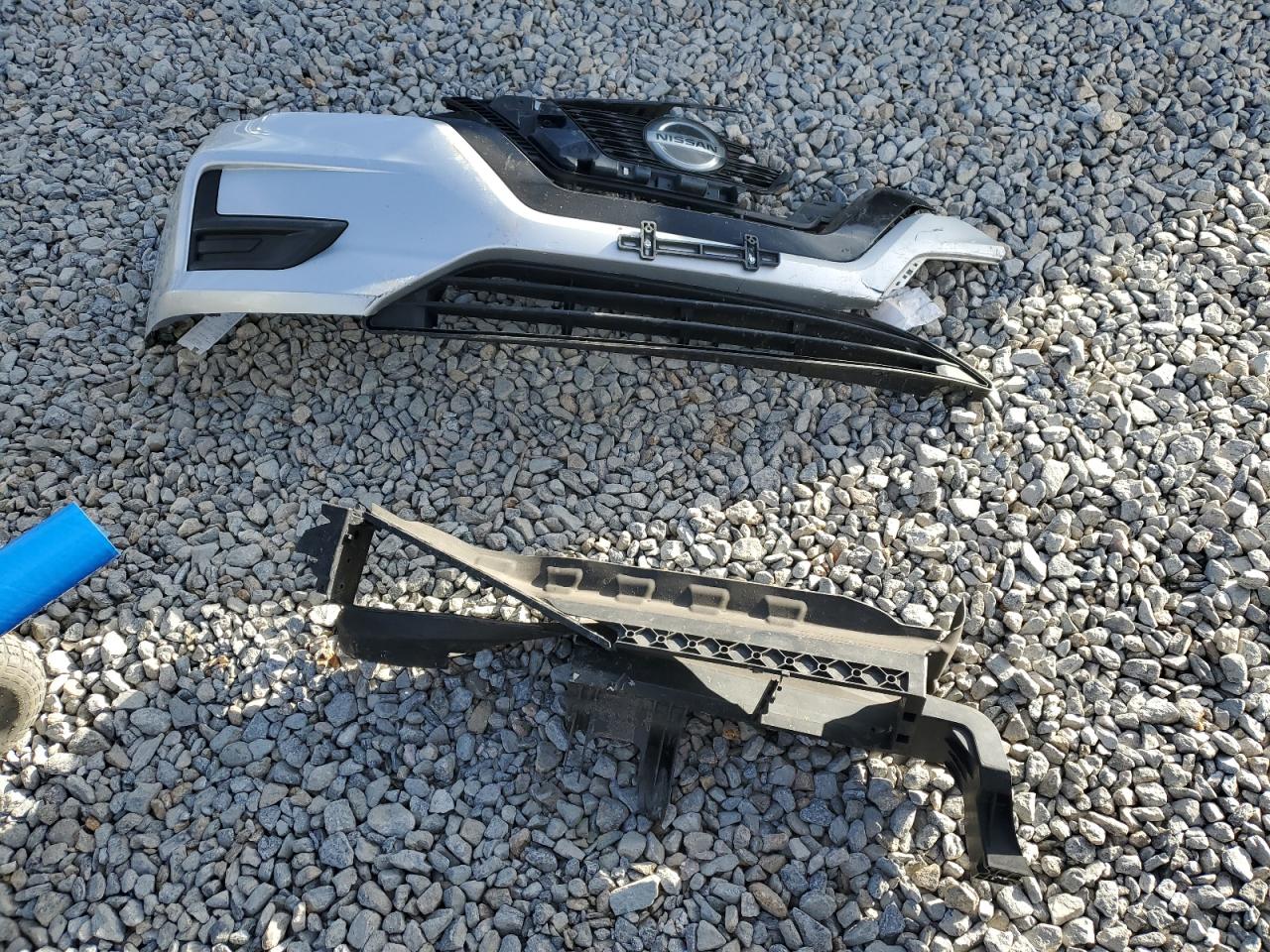 Nissan Rogue S Image 10