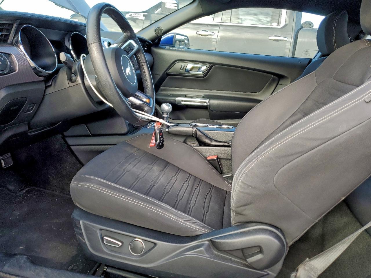 Ford Mustang Image 4