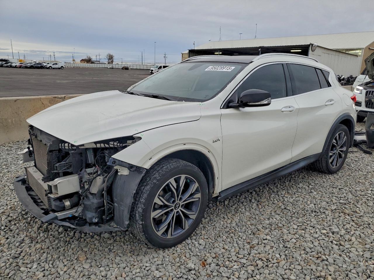 INFINITI Qx Base Image 1