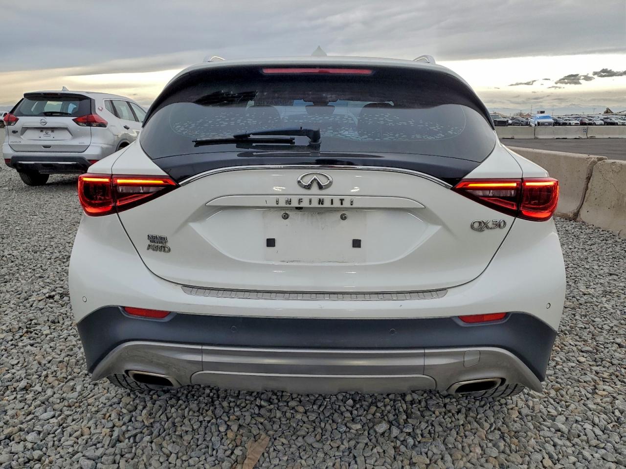 INFINITI Qx Base Image 6