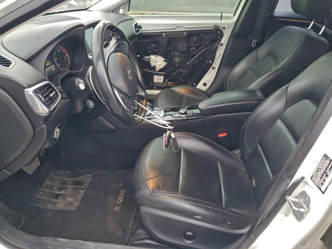 INFINITI Qx Base Image 5