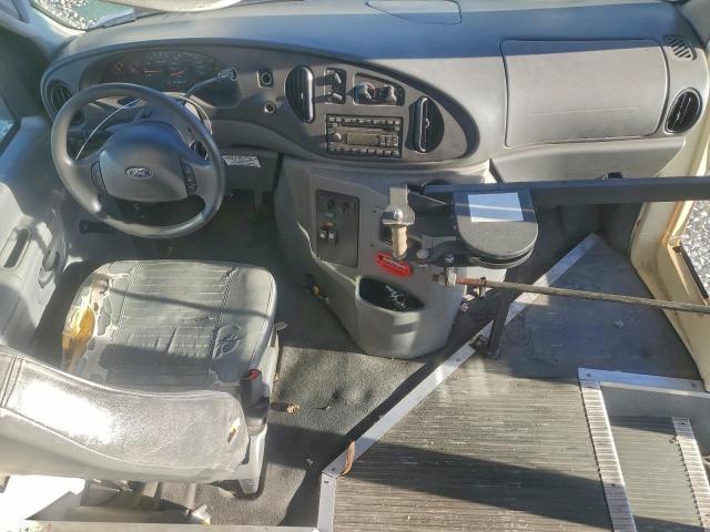 Ford Econoline E350 Super Duty Cutaway Van Image 2