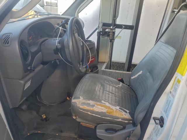 Ford Econoline E350 Super Duty Cutaway Van Image 9