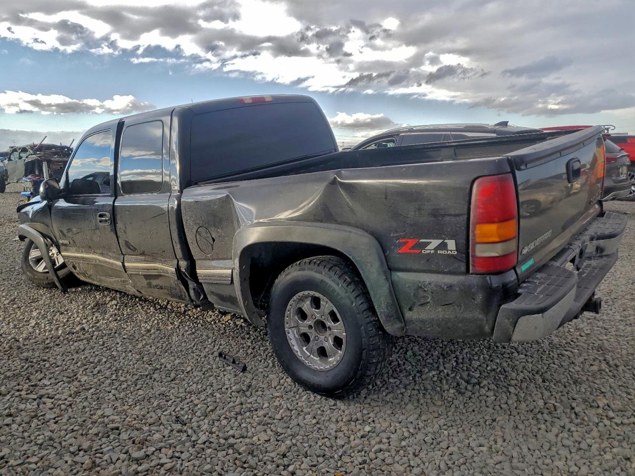 Chevrolet Silverado K1500 Image 3