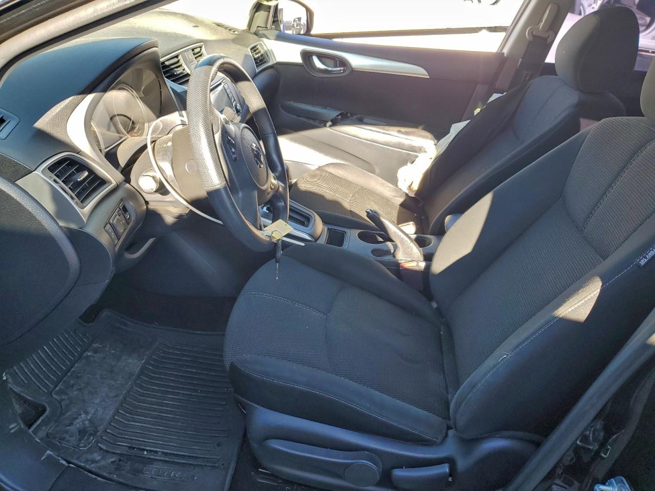 Nissan Sentra S Image 8