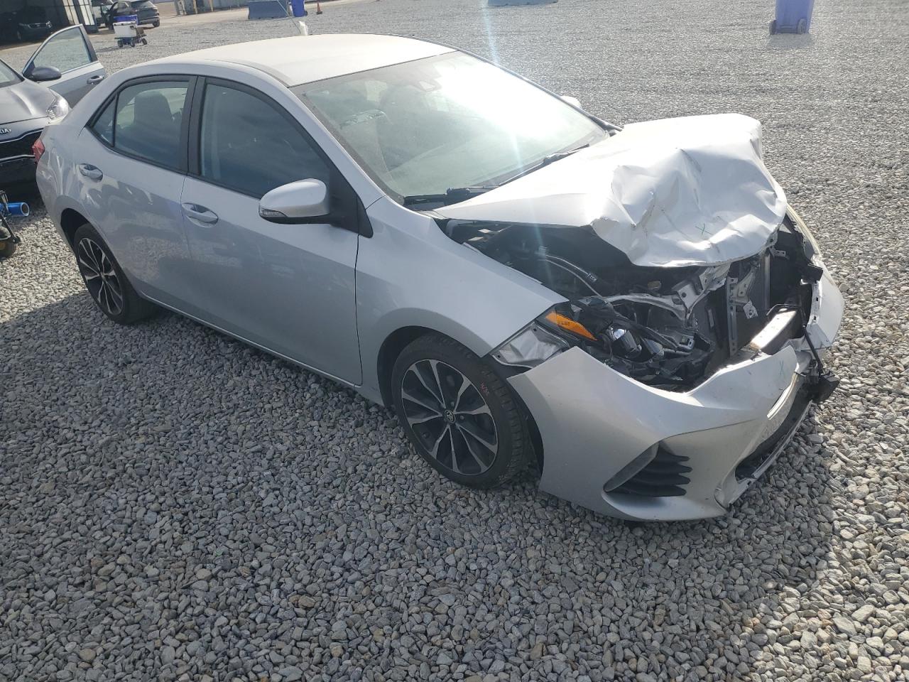 Toyota Corolla L Image 2