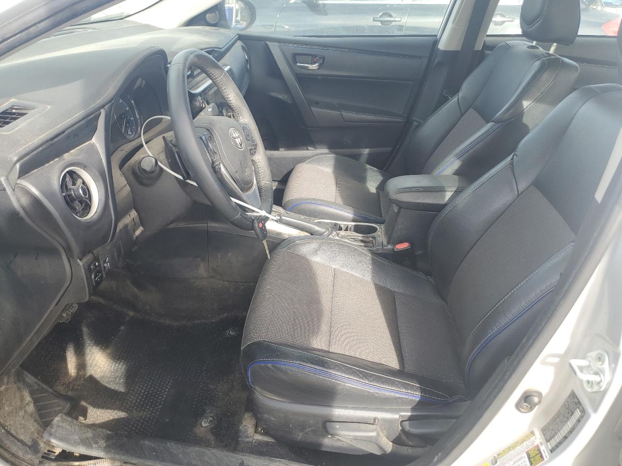 Toyota Corolla L Image 9