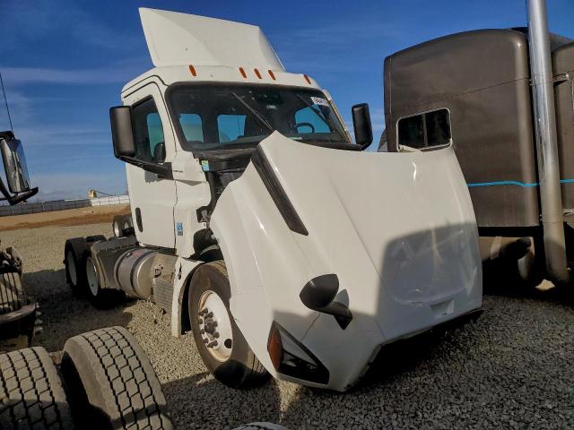  Salvage Freightliner Cascadia 1