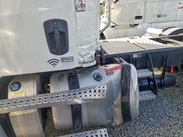 Freightliner Cascadia 1 Image 9